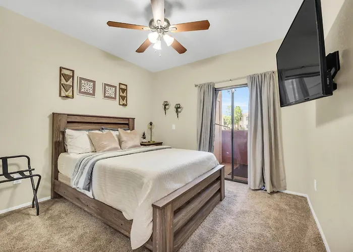 Comfy Condo With Heated Pool And Gym