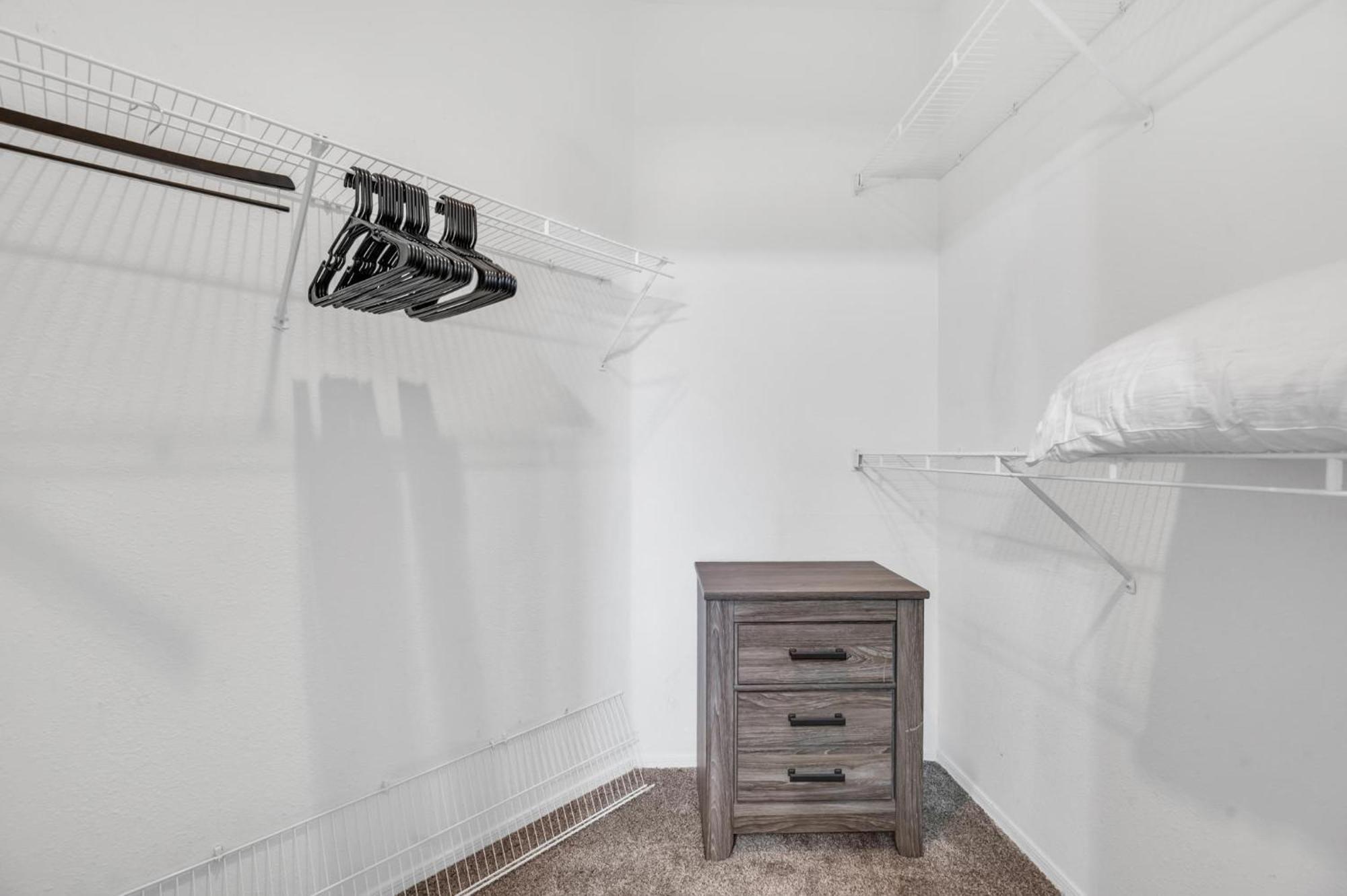 Apartment Comfy With Heated Pool And Gym *