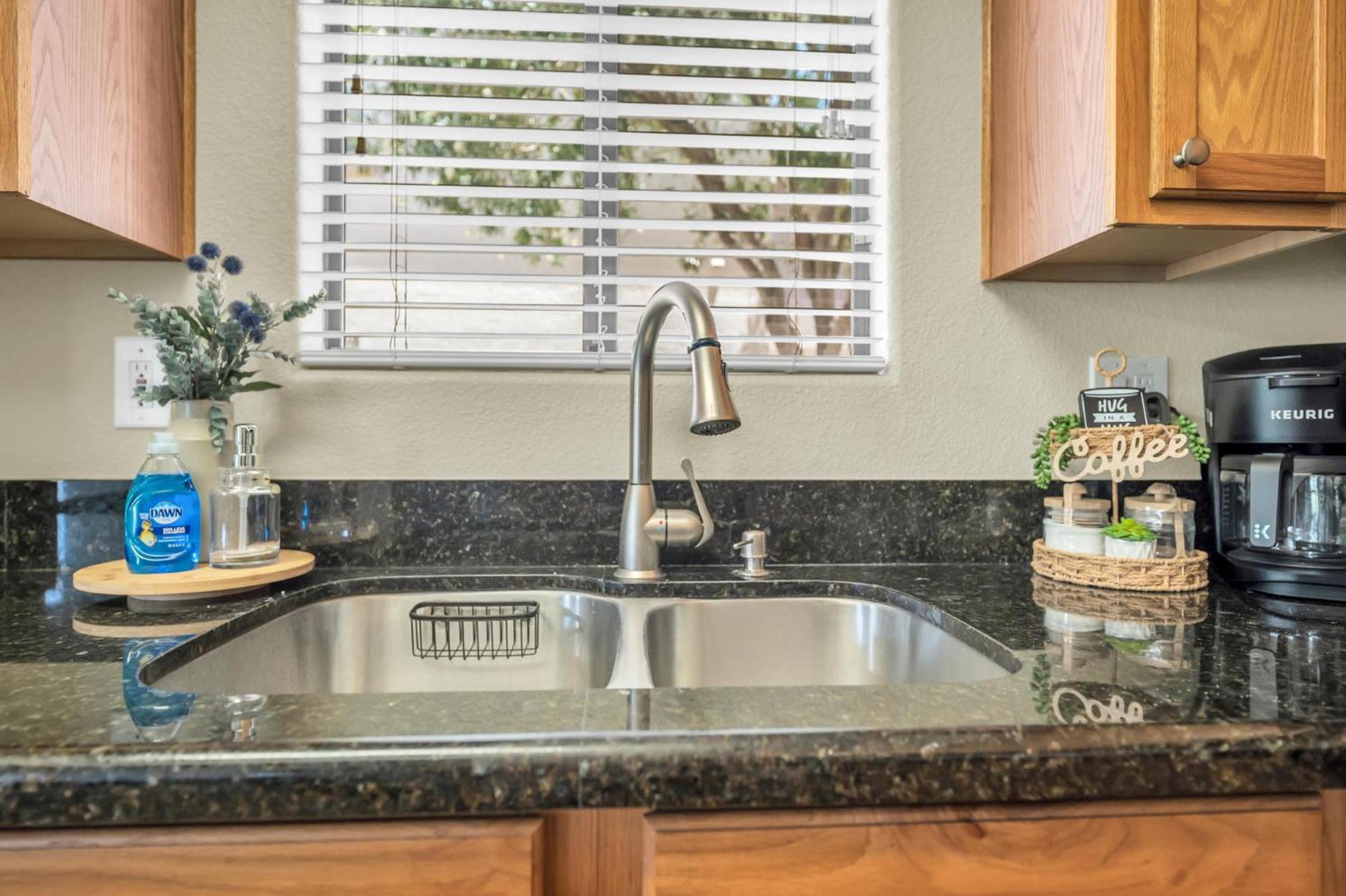 Comfy With Heated Pool And Gym Apartment *